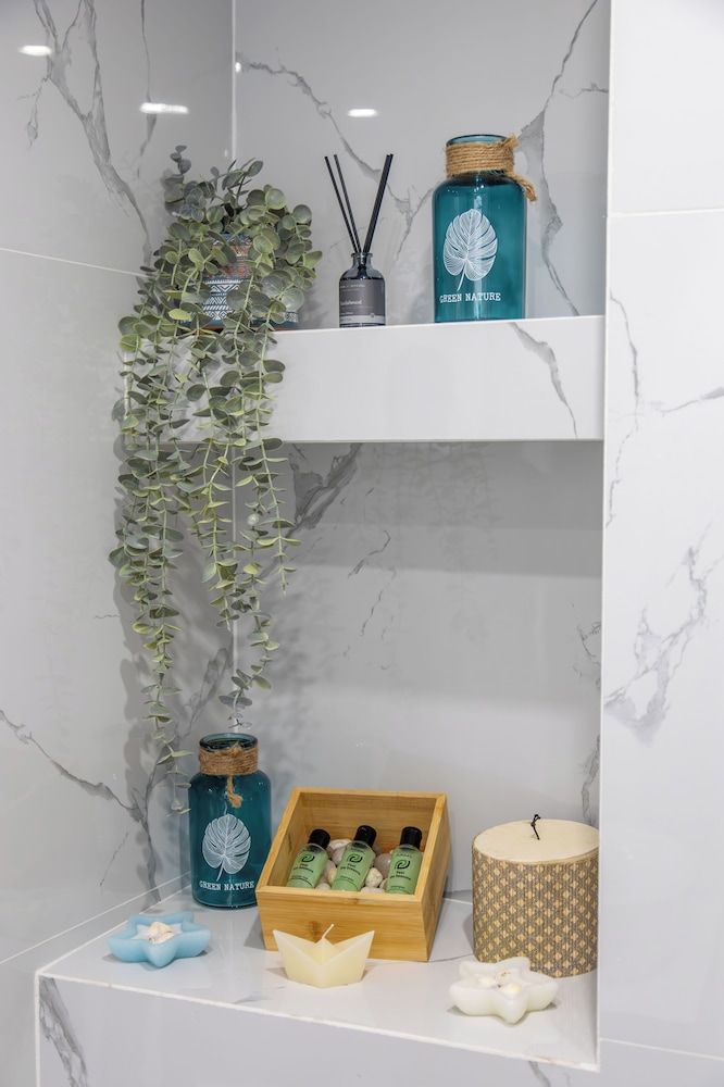 Your Destination Deluxe Apartment 7