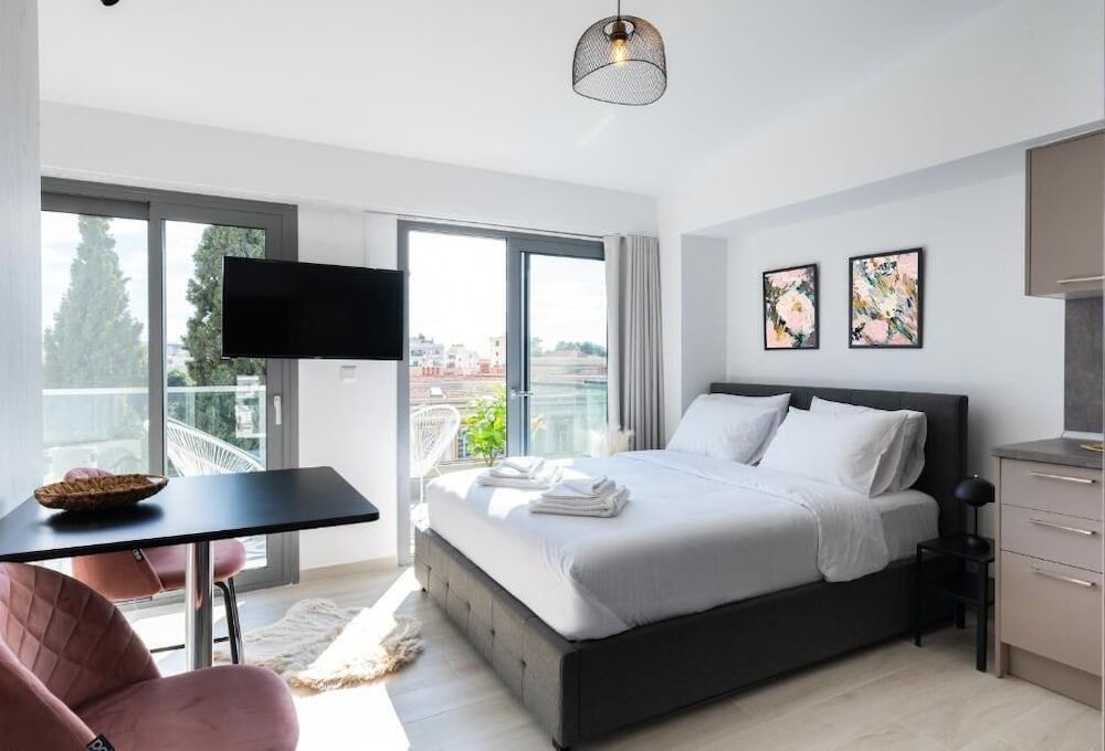 Studio, Balcony, City View