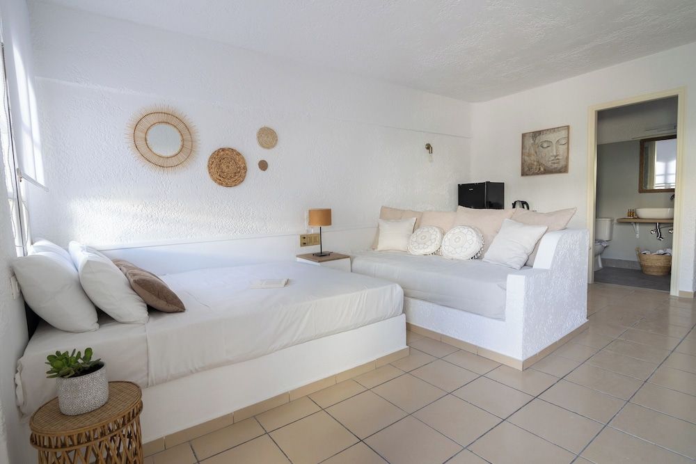 Basic Triple Room, Courtyard View
