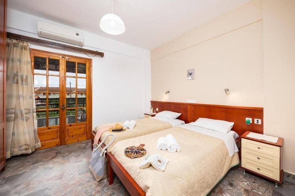 Standard Studio, Balcony