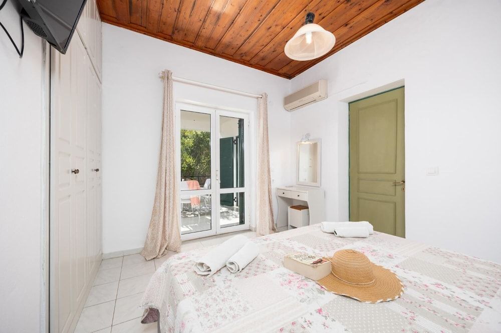 Apartment, 2 Bedrooms, Balcony, Partial Sea View