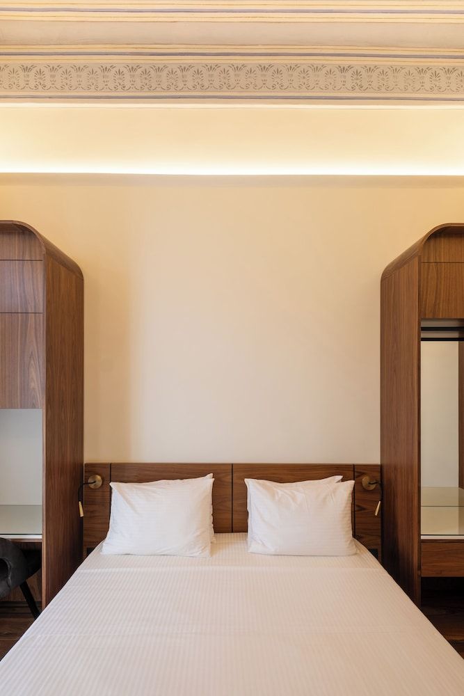 Deluxe Studio Suite, 1 Queen Bed, Non Smoking, City View