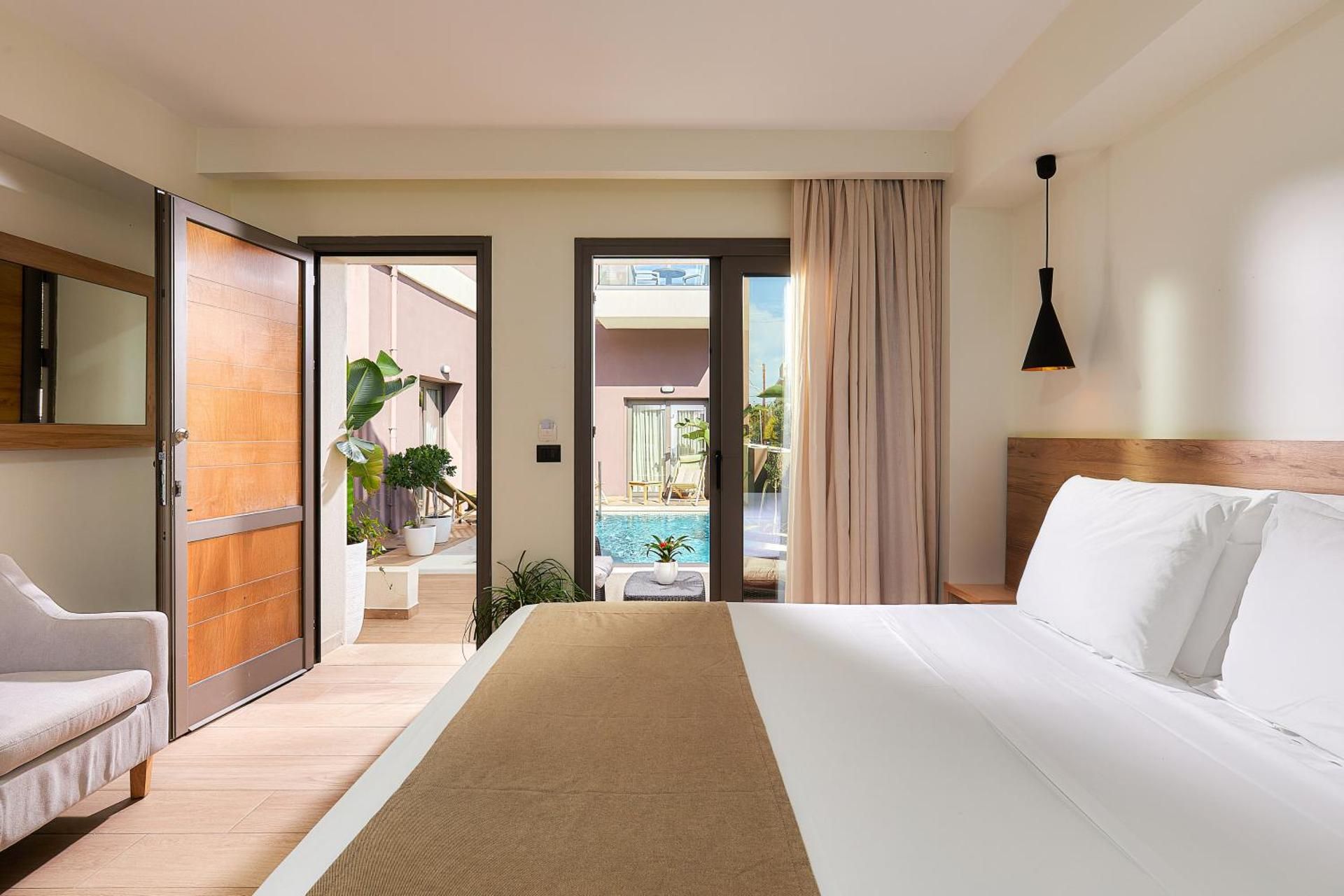 DOUBLE ROOM SHARING POOL
