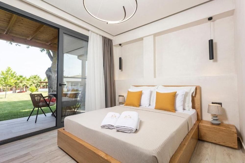 Deluxe Suite, Garden View