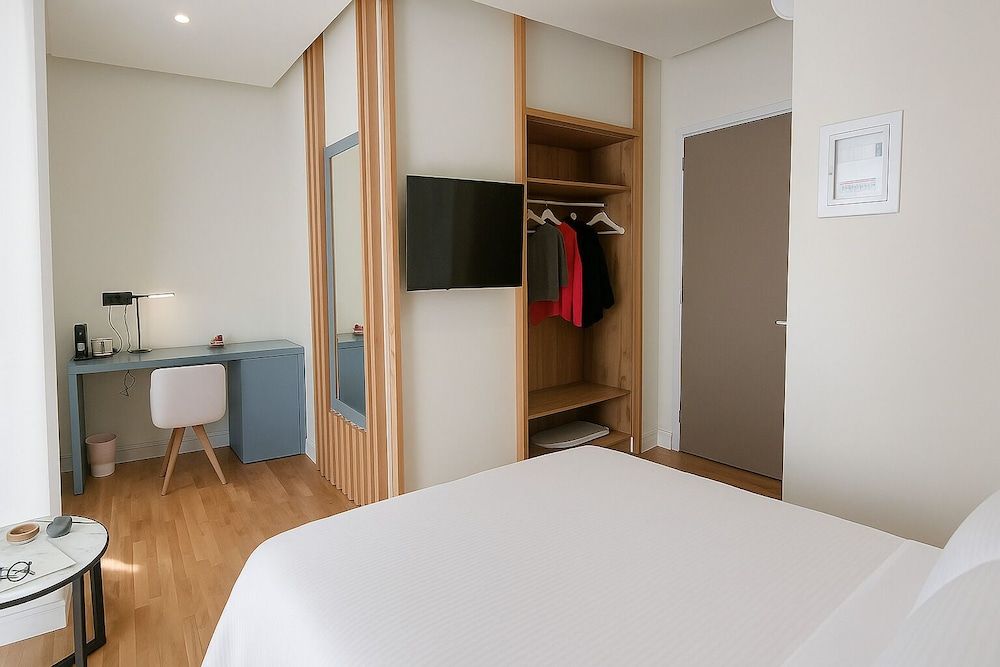 Elite Patras Suites Deluxe Double Room 6