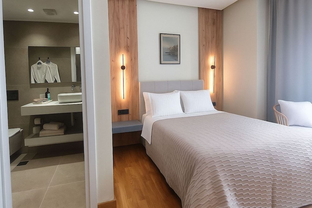 Elite Patras Suites Deluxe Double Room 3