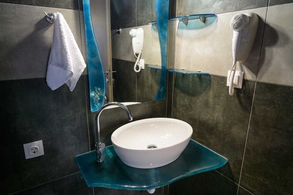 Ioni | One-Bedroom Sea View Apartment with Balcony