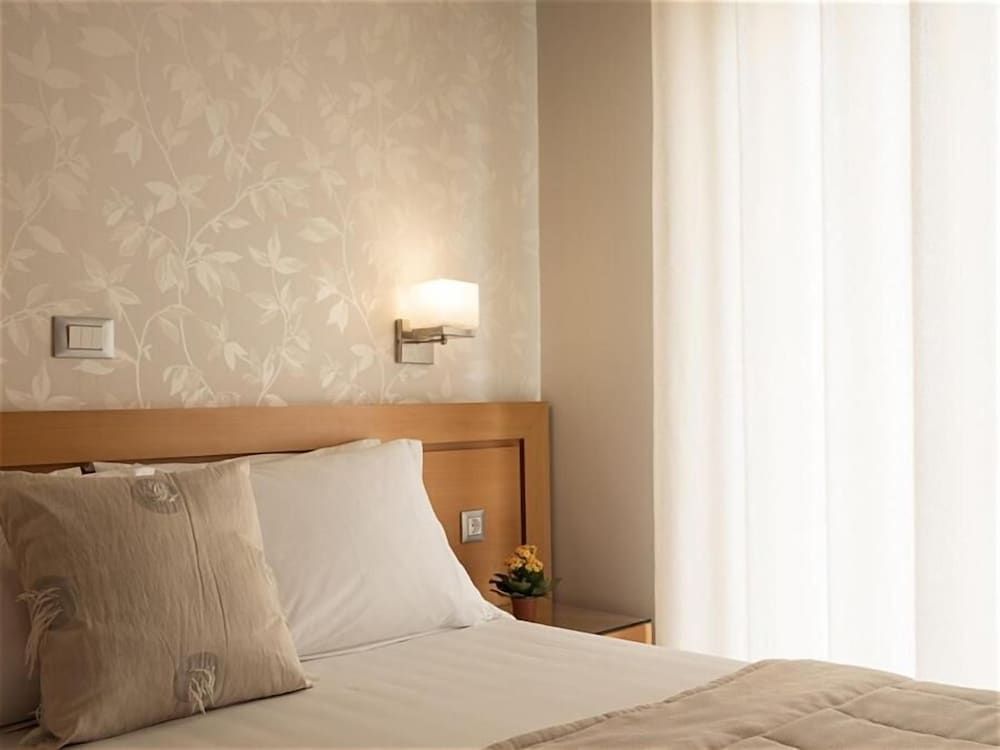 Economy Double Room, 1 Queen Bed, Courtyard View