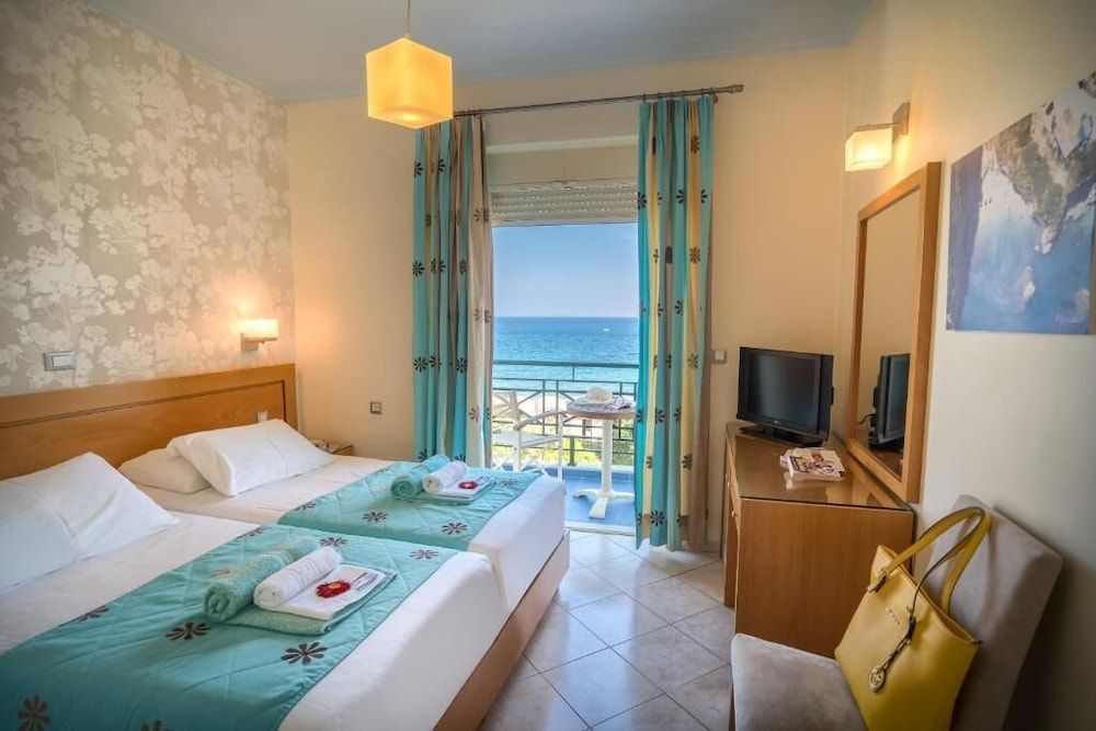 Family Quadruple Room, 2 Queen Beds, Sea View