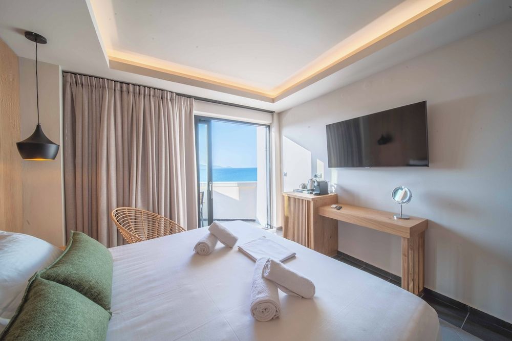 Sea View Luxury Suite with Jacuzzi