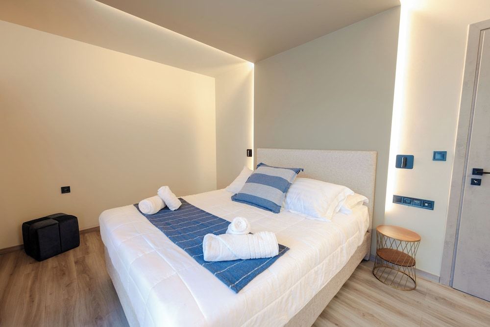 Family Apartment, Multiple Bedrooms (Kourouta Luxury Suites with Pool nr2)