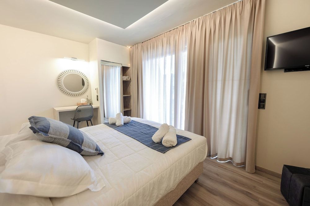 Family Apartment, Multiple Bedrooms (Kourouta Luxury Suites with Pool nr2)