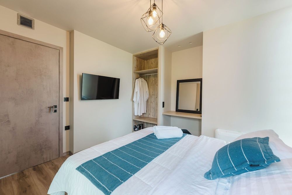 Family Apartment, Multiple Bedrooms (Kourouta Luxury Suites with Pool nr1)