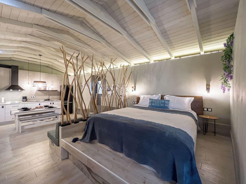 Vayas Residences Legacy Cottage, Garden View 12