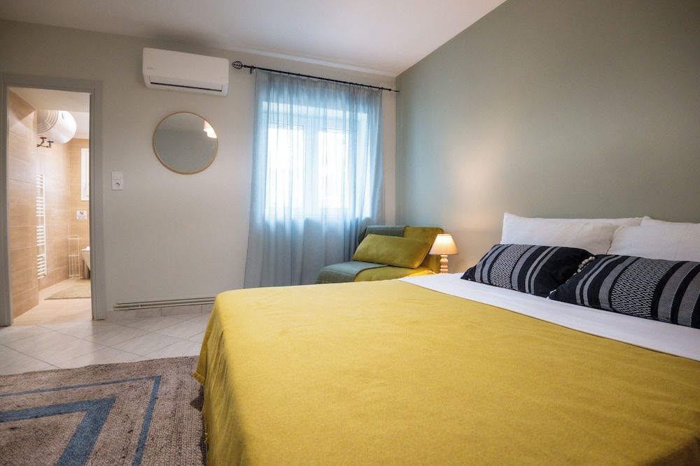 Vayas Residences Legacy House, 2 Bedrooms, Garden View 7