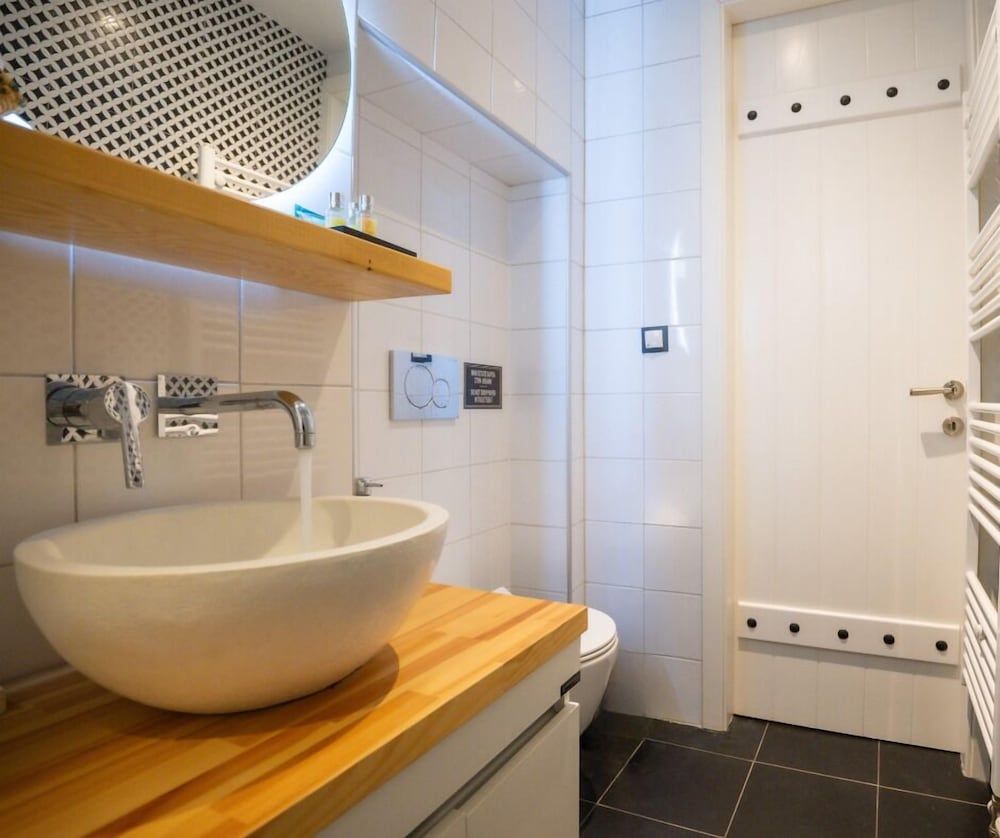 Vayas Residences Legacy Cottage, Garden View 16