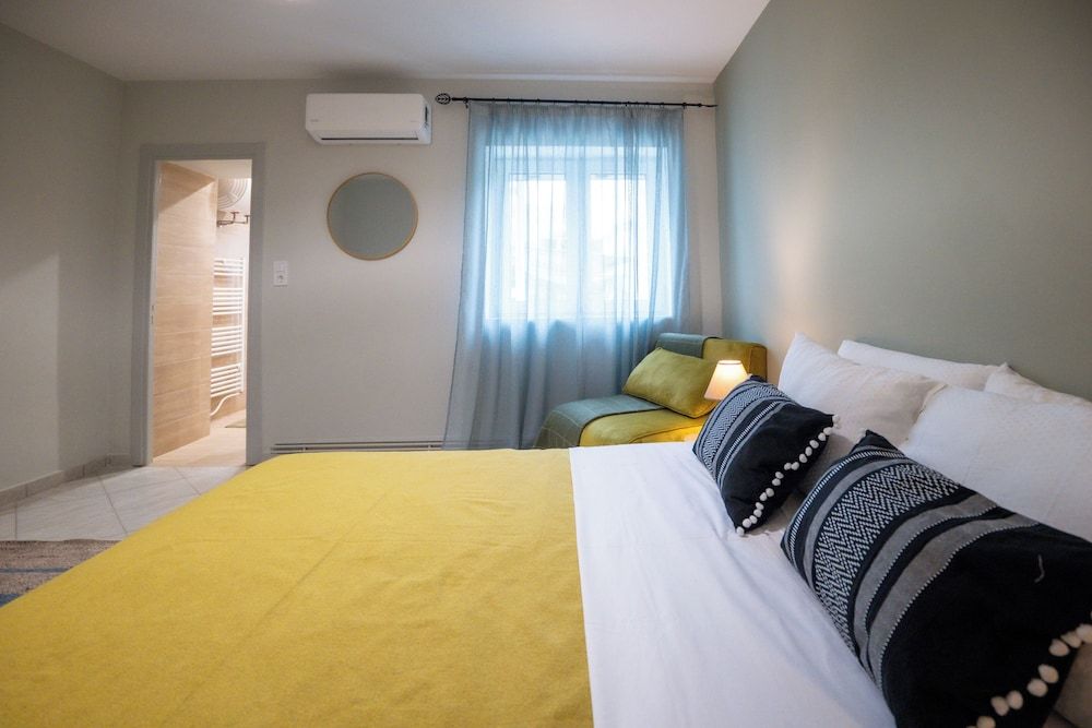 Vayas Residences Legacy House, 2 Bedrooms, Garden View 2