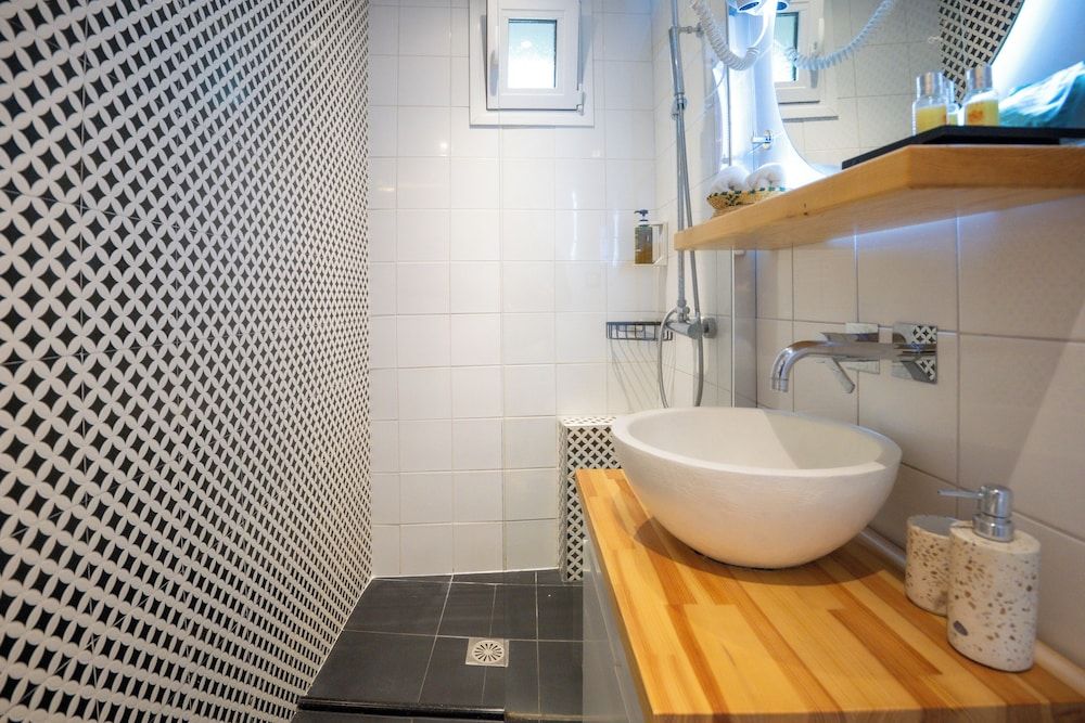 Vayas Residences Legacy Cottage, Garden View 19