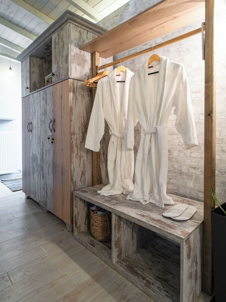 Vayas Residences Legacy Cottage, Garden View 28