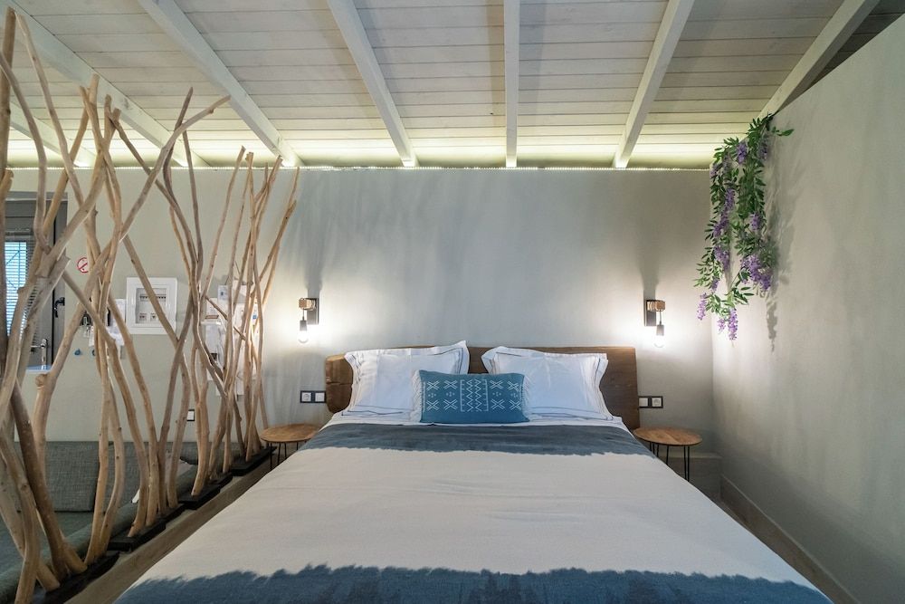 Vayas Residences Legacy Cottage, Garden View 10