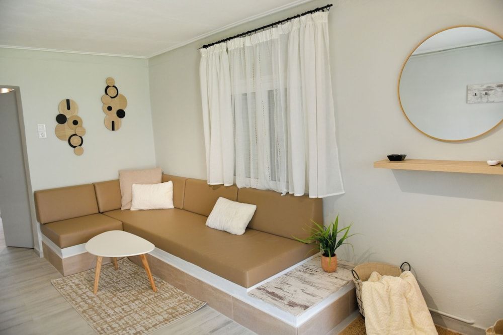 Vayas Residences Legacy House, 2 Bedrooms, Garden View 15