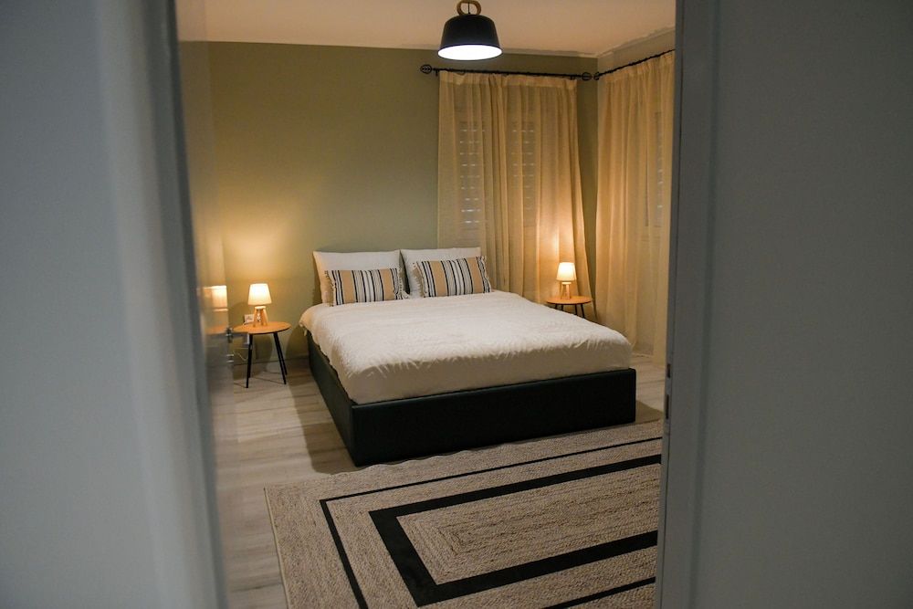 Vayas Residences Legacy House, 2 Bedrooms, Garden View 12