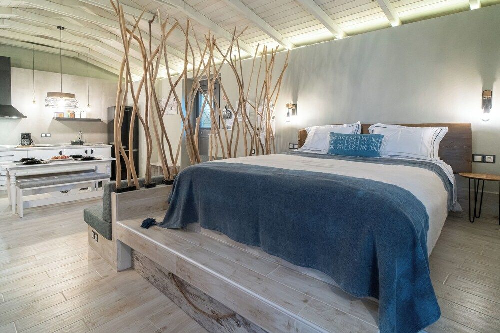 Vayas Residences Legacy Cottage, Garden View 9