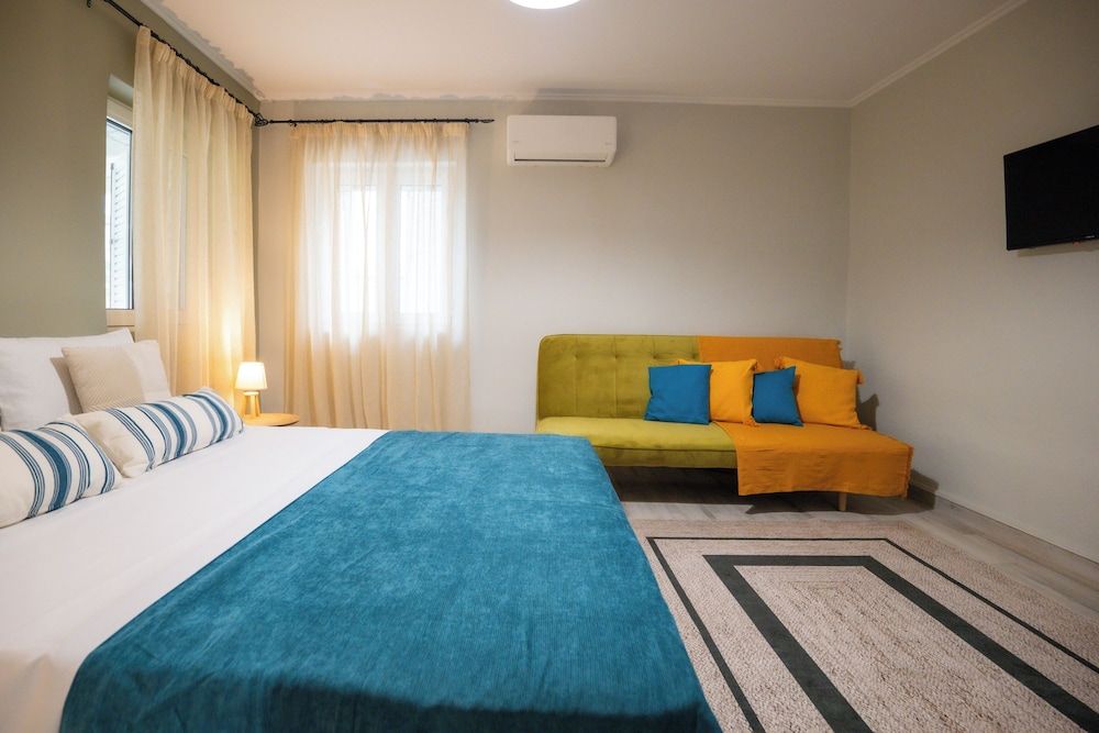 Vayas Residences Legacy House, 2 Bedrooms, Garden View 3