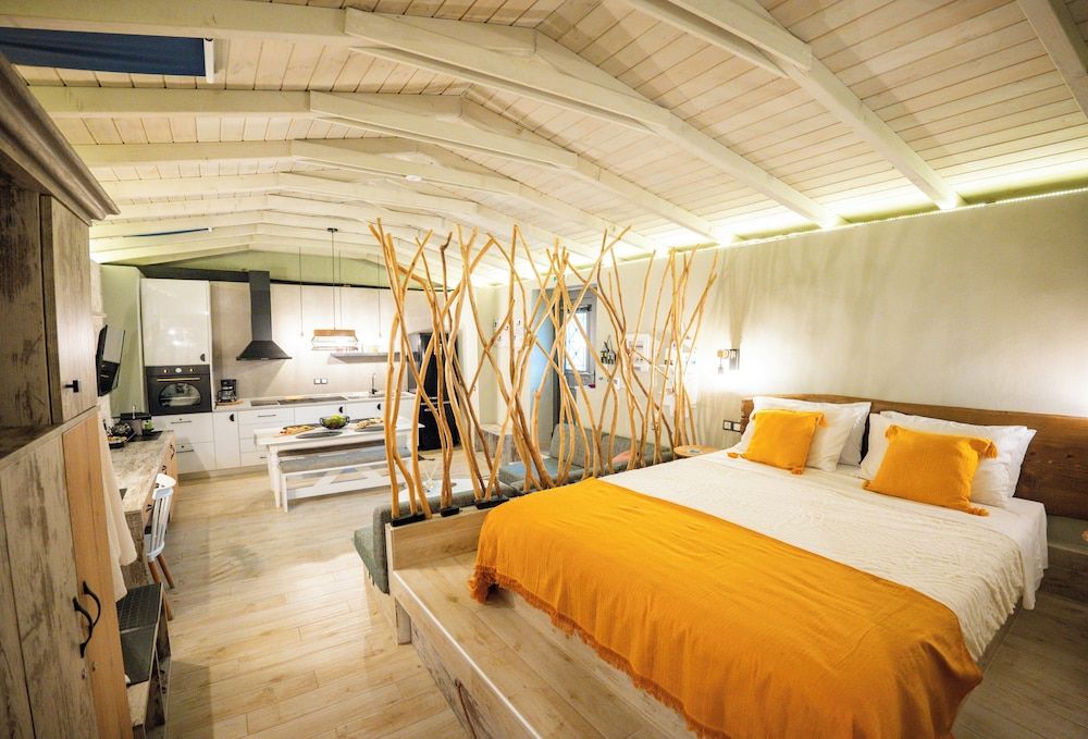 Vayas Residences Legacy Cottage, Garden View 7