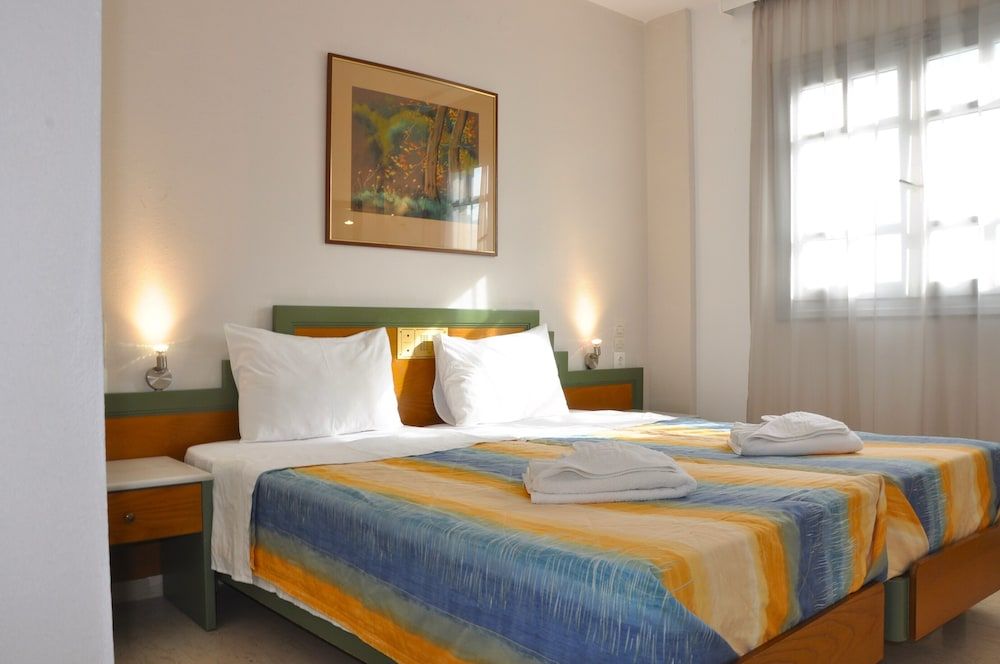 Helen Suites Classic Triple Room, Balcony, City View 3