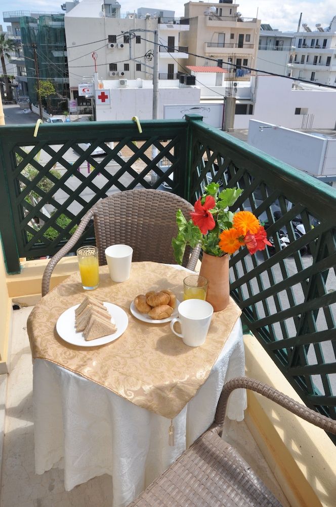 Helen Suites Classic Double Room, Balcony, City View 5