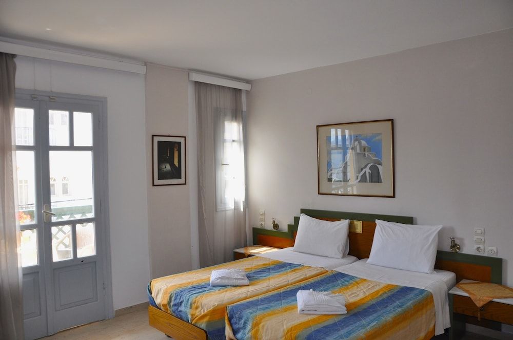 Helen Suites Classic Triple Room, Balcony, City View 5