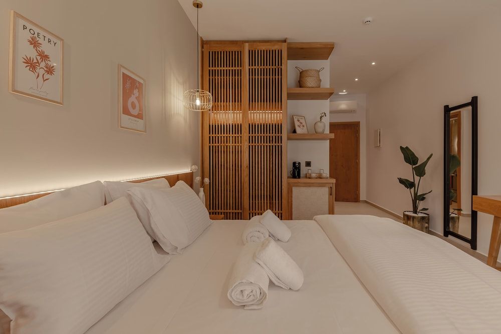 Executive Suite, Pool View