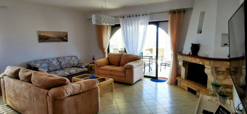 Apartment, Smoking