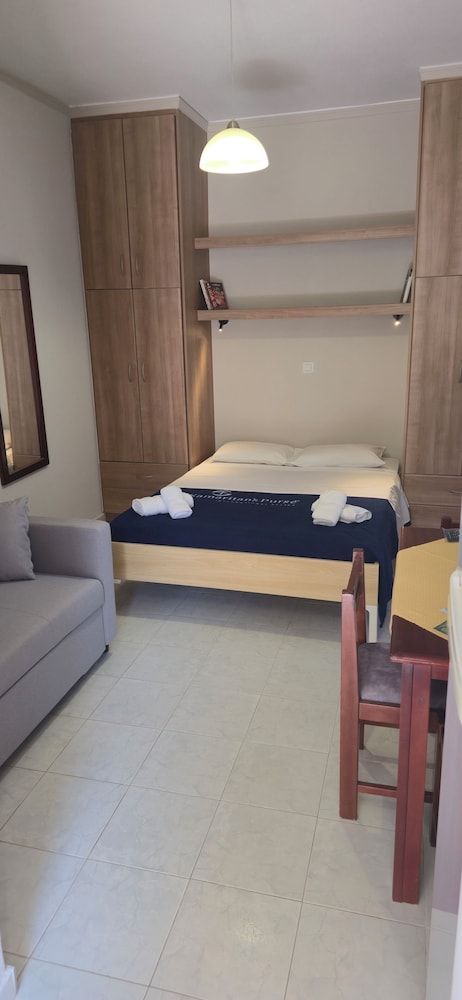 GLIPTIS Apartments Luxury Triple Room 101, Partial Sea View 2