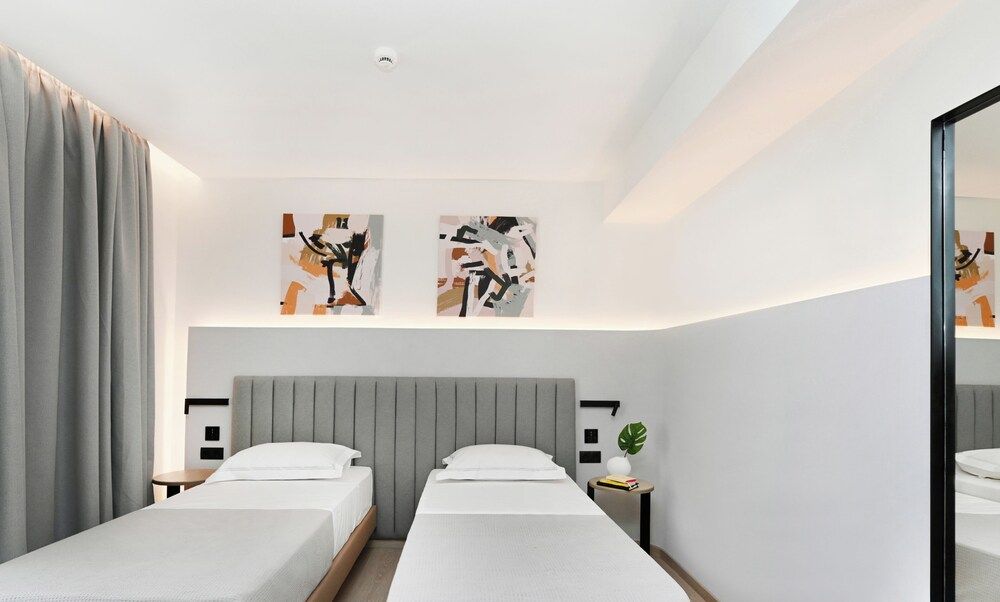 Deluxe Double or Twin Room, Balcony