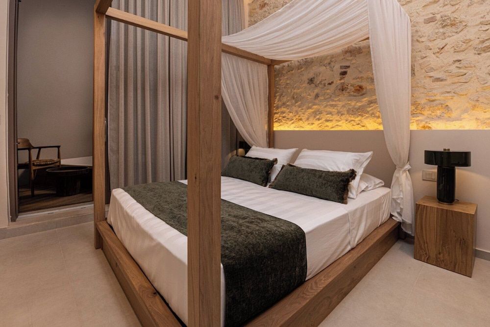 Superior Suite, Courtyard View
