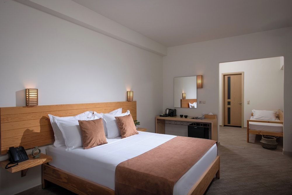 Comfort Triple Room, Patio, Pool View
