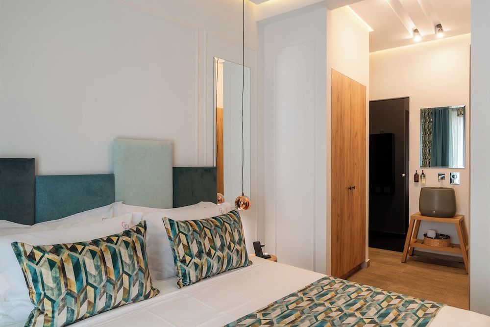 Garment District Suites Senior Suite, City View 3