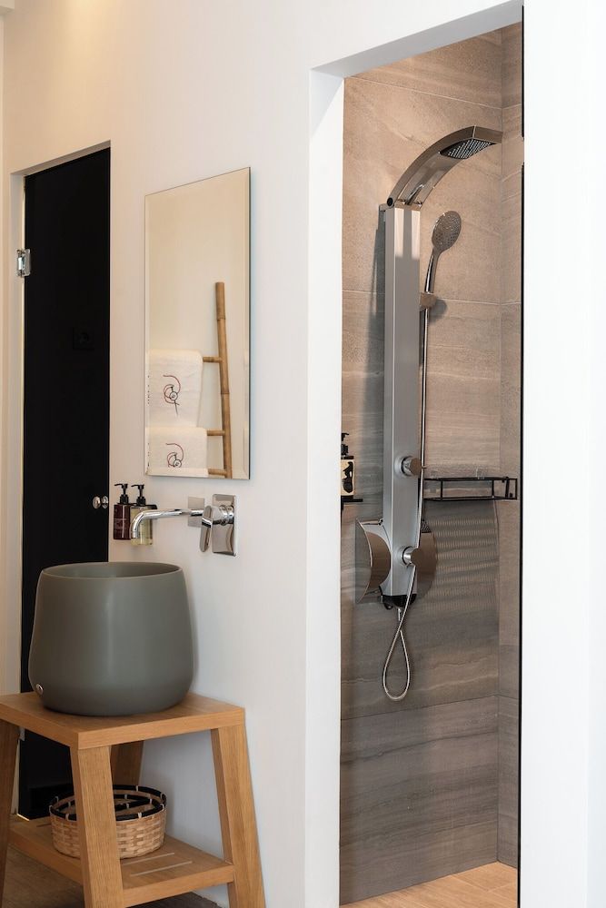 Garment District Suites Senior Suite, City View 14