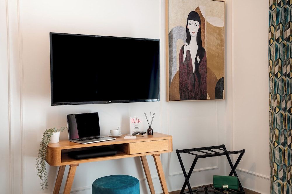 Garment District Suites Senior Suite, City View 16