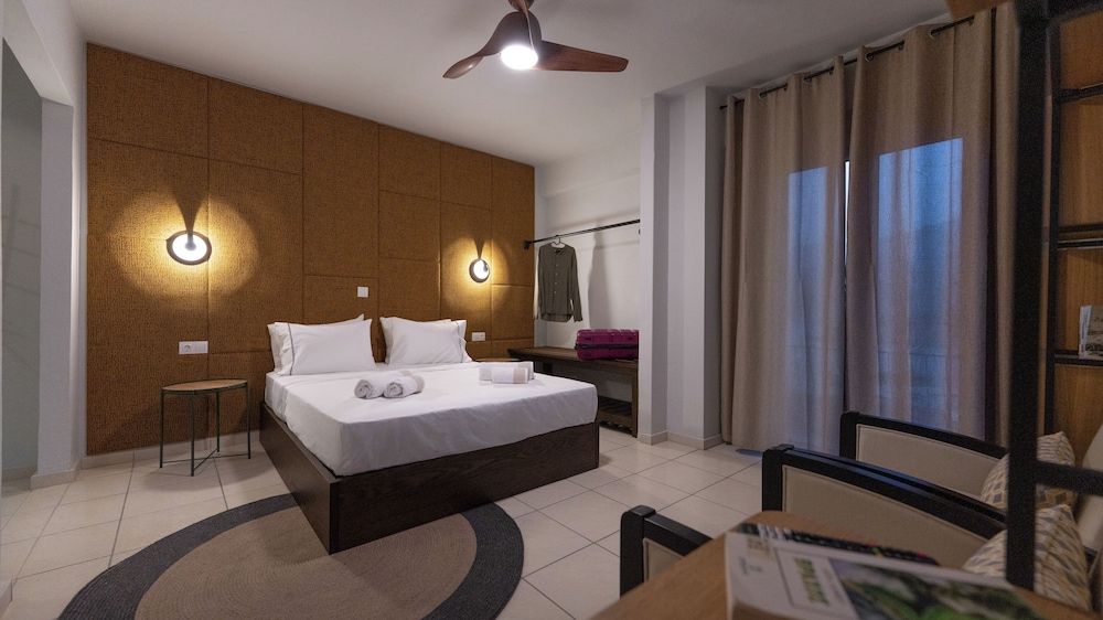 Luxury Suite, 1 Queen Bed, Balcony, Sea View