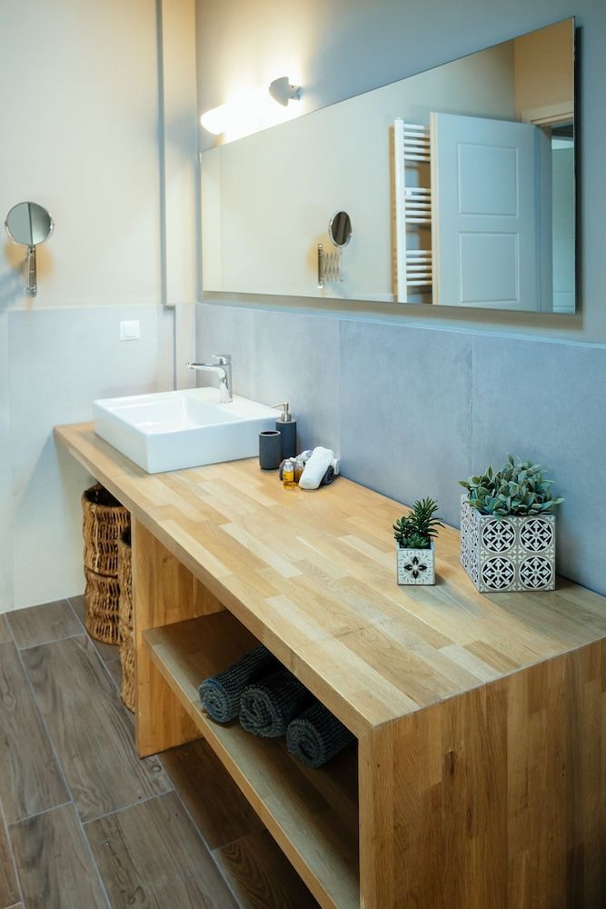 Filoxenion Luxury Rooms & Lofts Deluxe Suite, Hill View 9