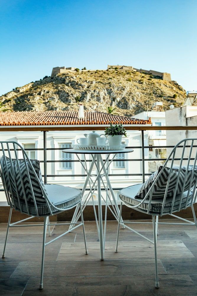 Filoxenion Luxury Rooms & Lofts Junior Studio Suite, Hill View 6