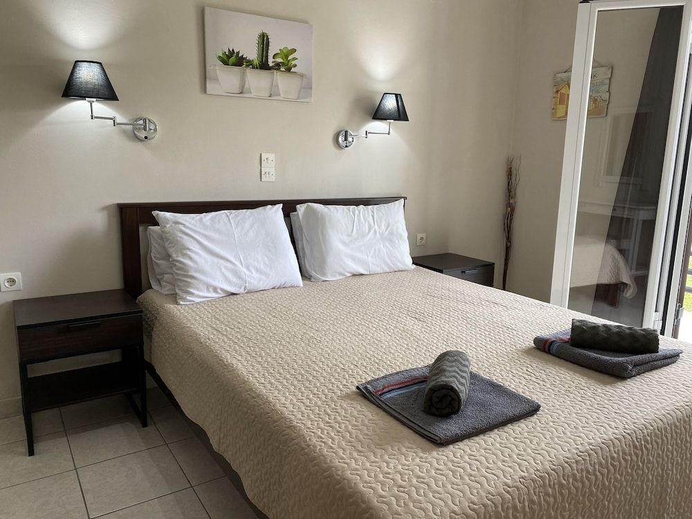 Apartment, 1 Queen Bed, Garden View