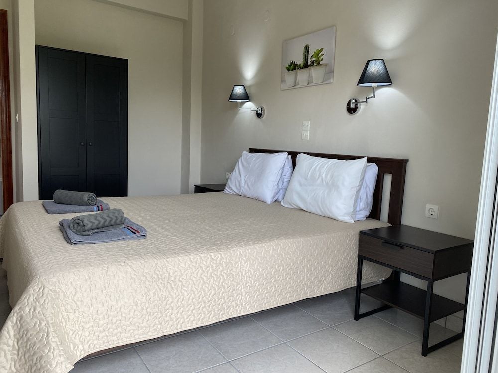 Apartment, 1 Queen Bed, Garden View