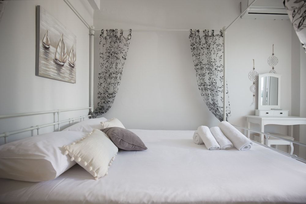 Ionian Grand by Checkin Apartment, 3 Bedrooms 6