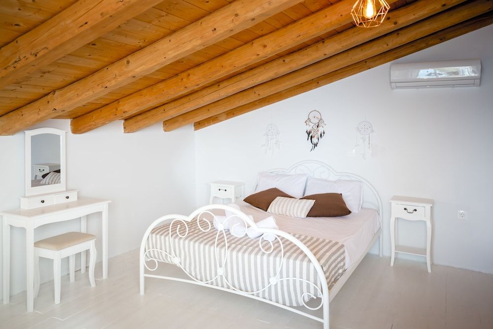 Ionian Grand by Checkin Duplex, 2 Bedrooms