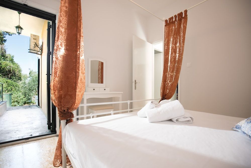 Ionian Grand by Checkin Apartment, 3 Bedrooms 5