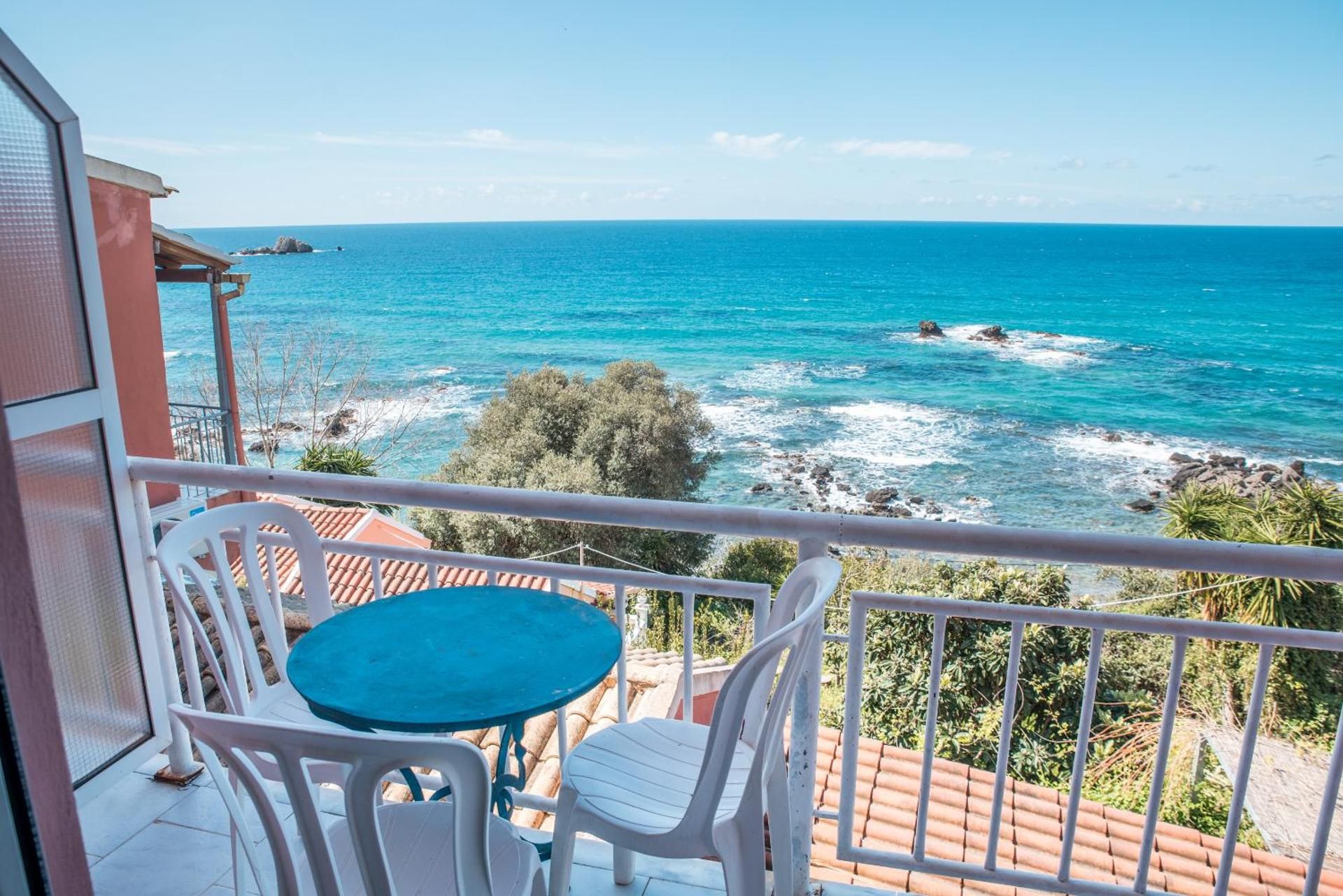 Triple Room with Sea View
